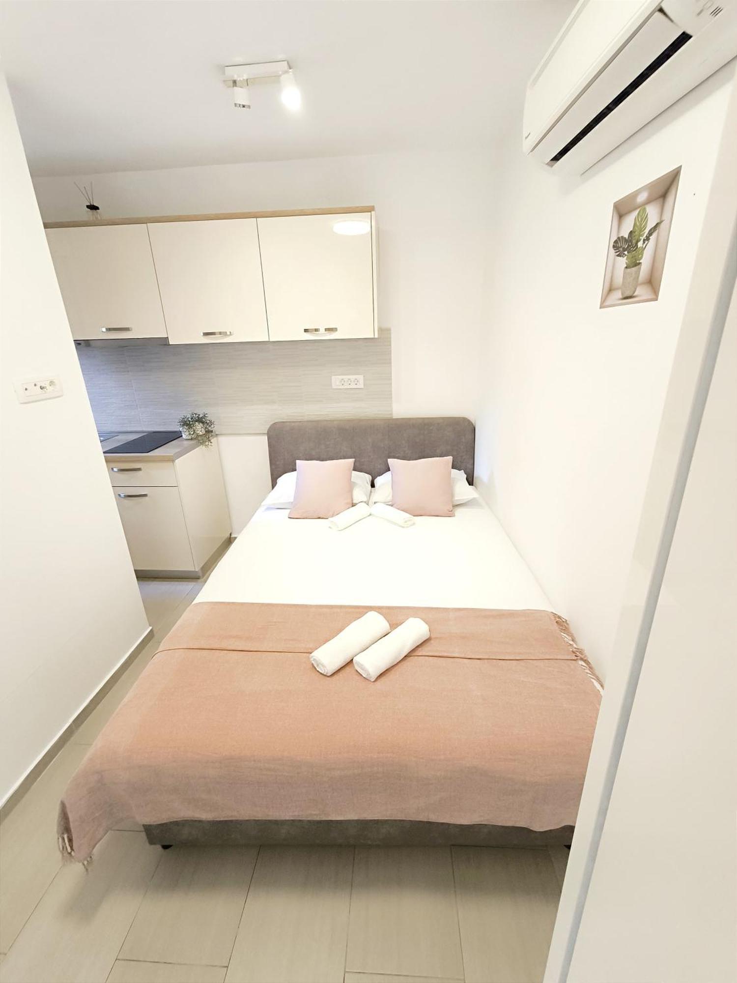 Central Apartment & Room Niko Split Dış mekan fotoğraf