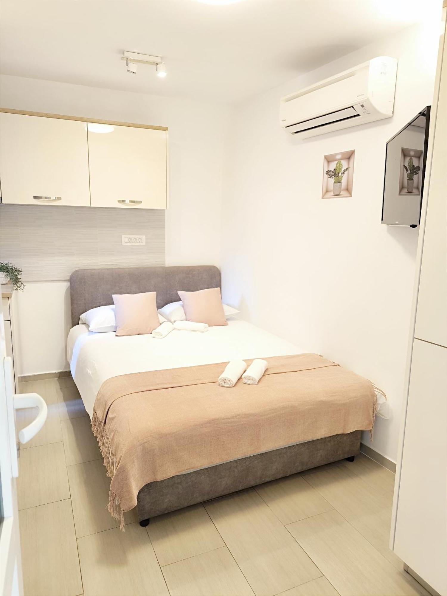 Central Apartment & Room Niko Split Dış mekan fotoğraf