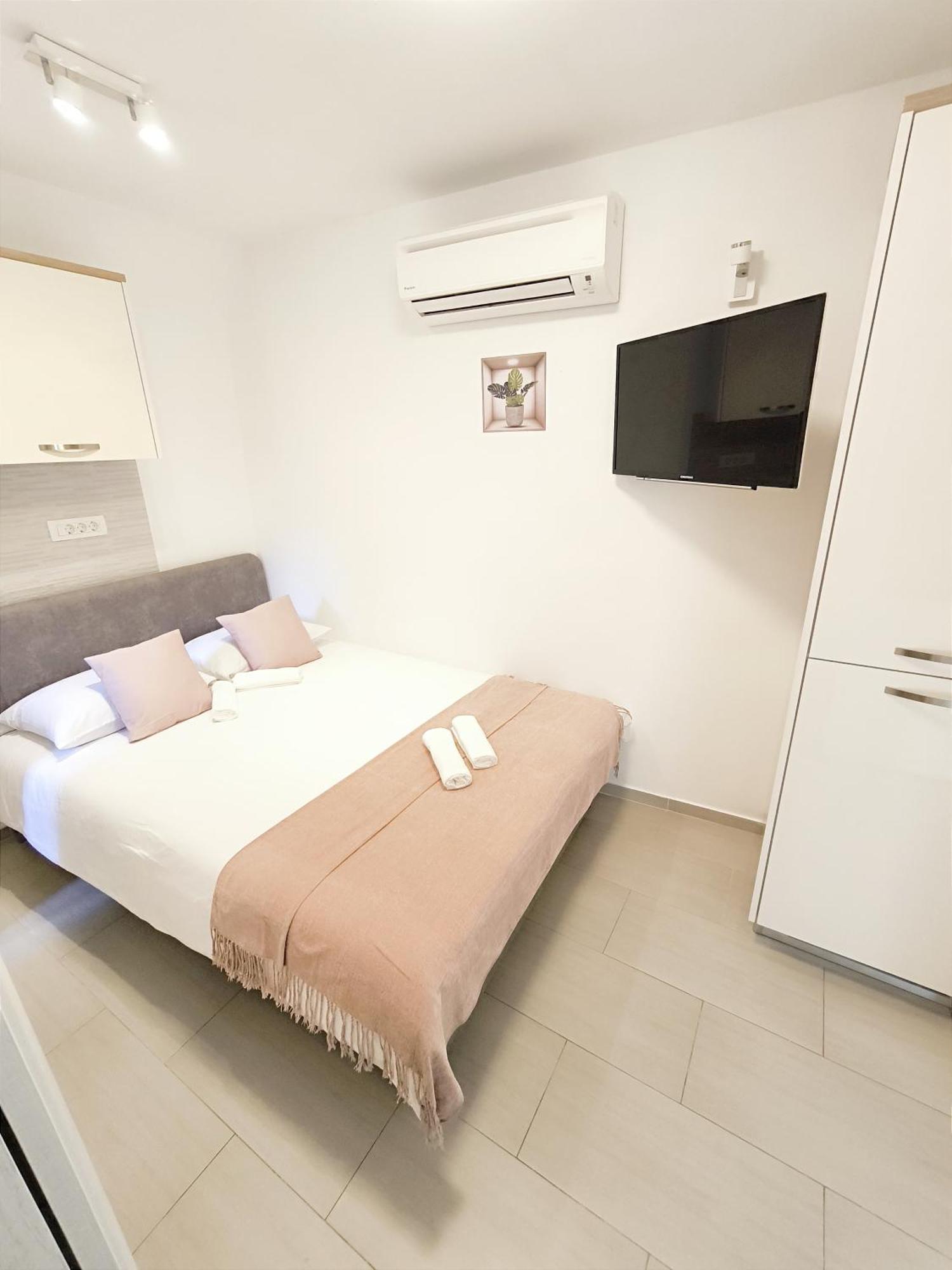 Central Apartment & Room Niko Split Dış mekan fotoğraf